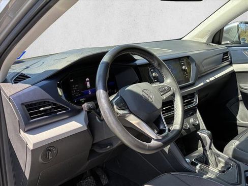Used 2022 Volkswagen Taos SE FWD image 12