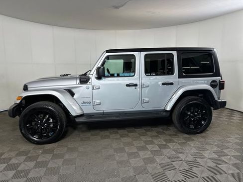 Used 2023 Jeep Wrangler Unlimited Sahara w/ Cold Weather Group AWD/4WD image 6