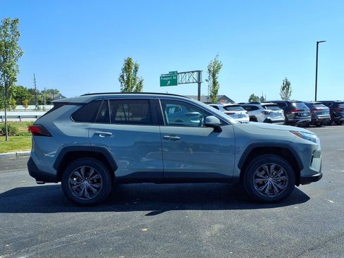 Used 2022 Toyota RAV4 XLE Premium AWD/4WD image 31
