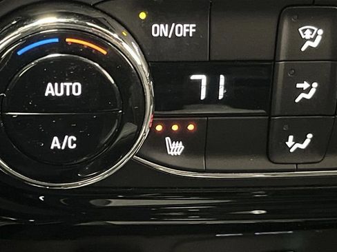 Used 2024 Chevrolet Trax RS w/ Sunroof Package image 8