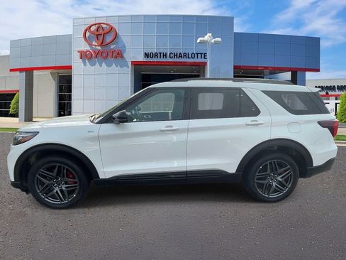 Used 2025 Ford Explorer ST-Line w/ ST-Line Street Pack AWD/4WD image 7