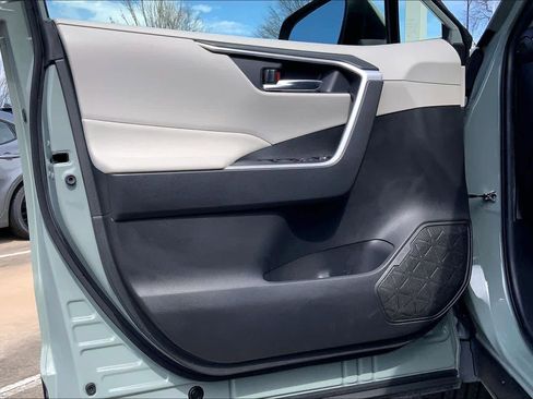 Used 2021 Toyota RAV4 XLE Premium image 22