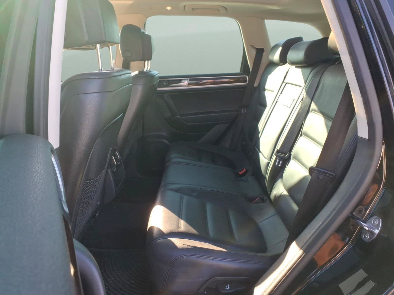 Used 2016 Volkswagen Touareg VR6 AWD/4WD image 16