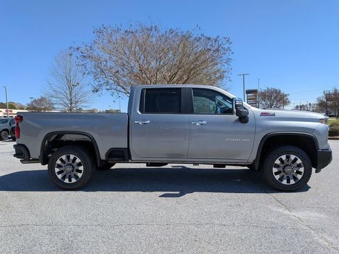 Used 2024 Chevrolet Silverado 2500 Custom w/ Custom Convenience Package image 9