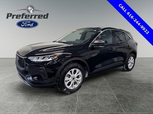 Used 2023 Ford Escape Active image 1
