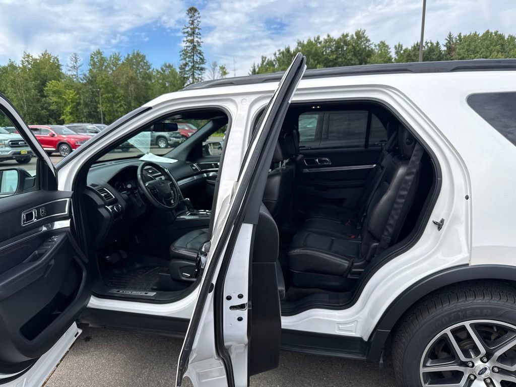 Used 2018 Ford Explorer Sport AWD/4WD image 12