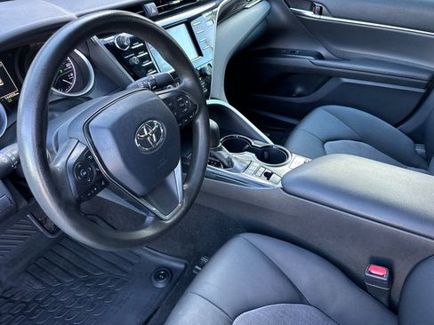 Used 2018 Toyota Camry LE image 4