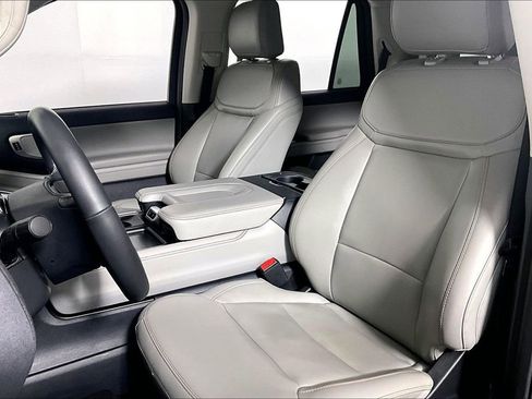 Used 2025 Ford Expedition Active RWD image 24