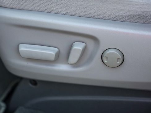 Used 2020 Toyota Sienna LE w/ Carpet Mat Package FWD image 12