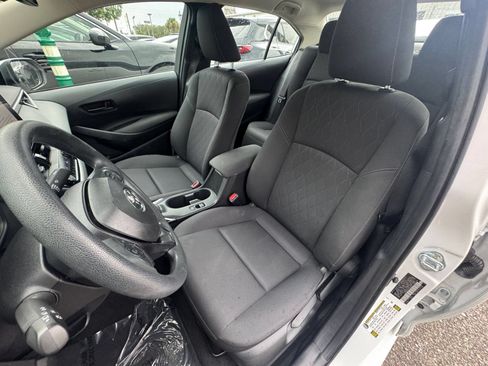 Used 2025 Toyota Corolla LE FWD image 30