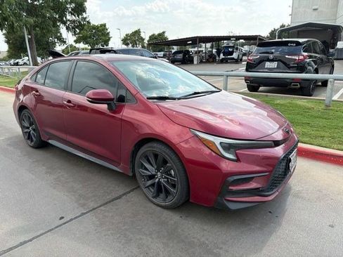 Used 2024 Toyota Corolla SE FWD image 2
