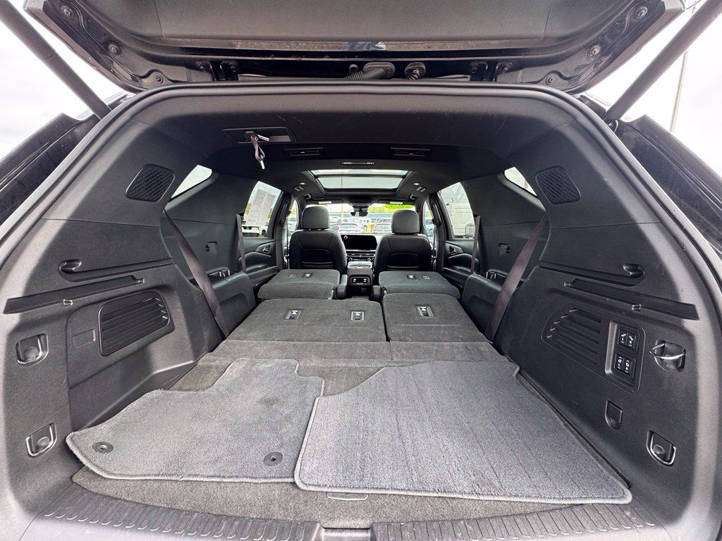 Used 2025 Chevrolet Traverse RS AWD/4WD image 45