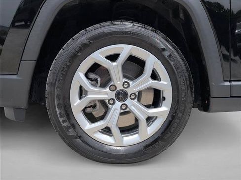 Used 2025 Jeep Compass Latitude AWD/4WD image 8