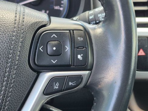 Used 2017 Toyota Highlander Limited AWD/4WD image 34