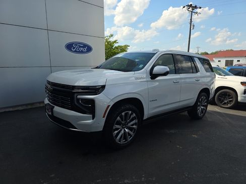 Used 2025 Chevrolet Tahoe High Country AWD/4WD image 2