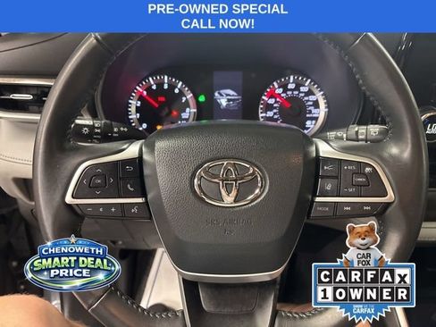 Used 2022 Toyota Highlander LE AWD/4WD image 8