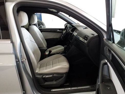 Used 2020 Volkswagen Tiguan SEL Premium R-Line w/ 3rd Row Seat Package AWD/4WD image 17