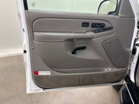 Used 2005 Chevrolet Suburban LT w/ Preferred Equipment Group image 35