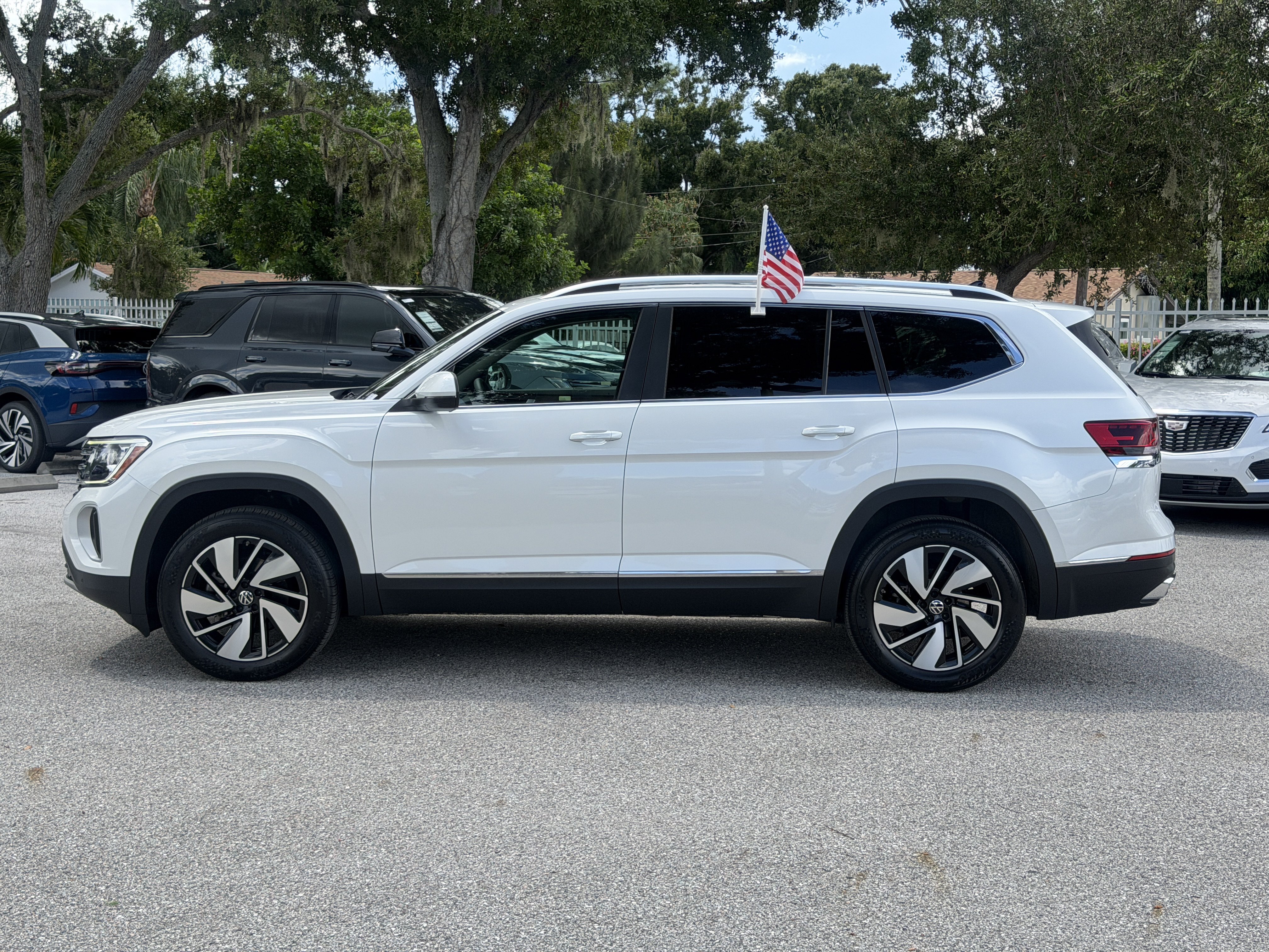 Certified 2024 Volkswagen Atlas SEL AWD/4WD image 4