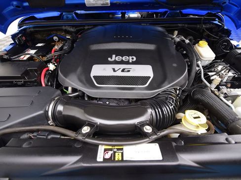 Used 2015 Jeep Wrangler Sahara image 28