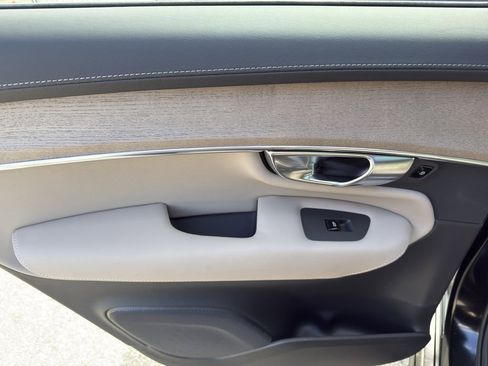 Certified 2025 Volvo XC90 B6 Plus image 36