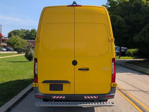 Used 2021 Mercedes-Benz Sprinter 2500 w/ Acoustic Package image 4