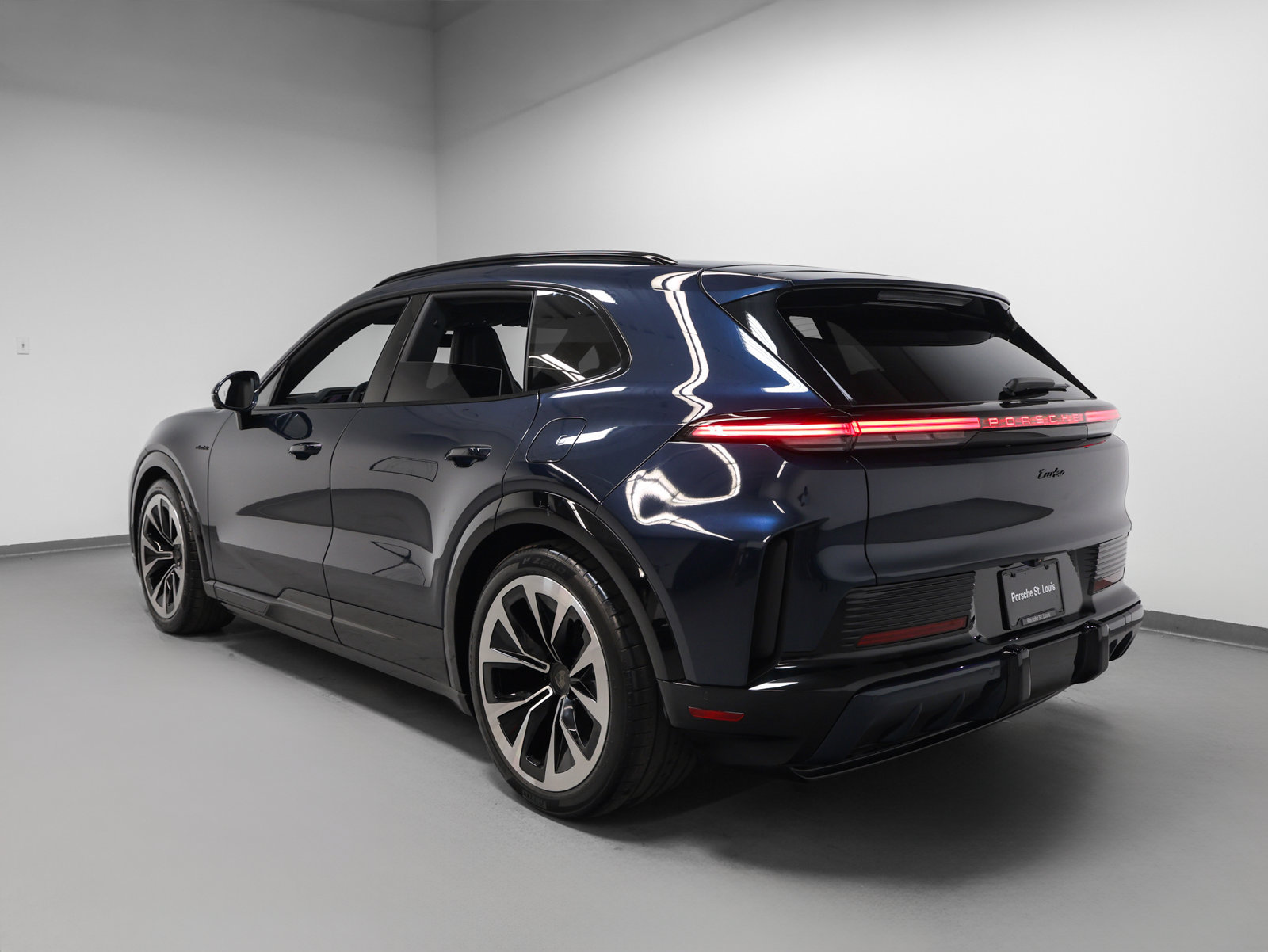Certified 2026 Porsche Cayenne Turbo AWD/4WD image 3