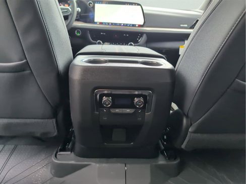 New 2026 Chevrolet Suburban High Country image 31