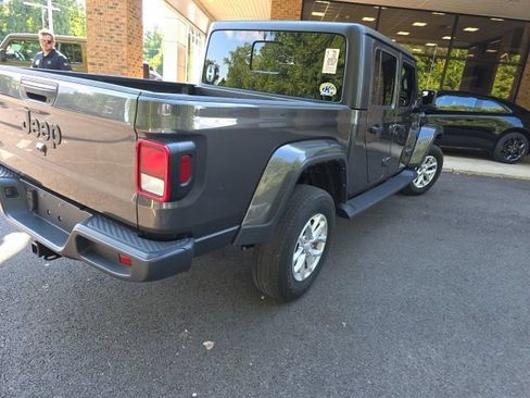 Used 2023 Jeep Gladiator Sport AWD/4WD image 8