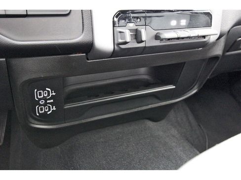 Used 2024 RAM 3500 Big Horn image 24