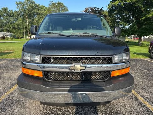 Used 2016 Chevrolet Express 2500 RWD image 2