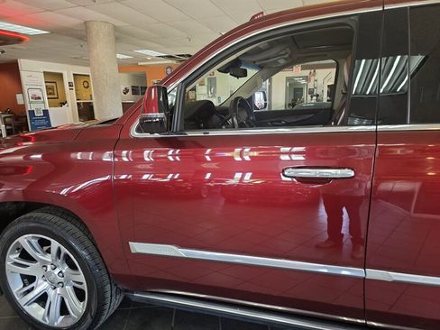 Used 2019 Cadillac Escalade Premium Luxury AWD/4WD image 13