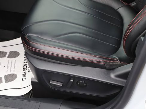 Used 2025 Ford Escape ST-Line Elite w/ Premium Technology Package image 17