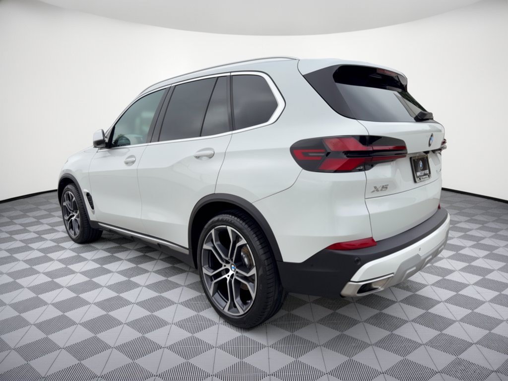 Certified 2024 BMW X5 sDrive40i w/ Premium Package RWD image 3