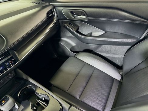 Used 2025 Nissan Rogue SV w/ SV Premium Package image 21