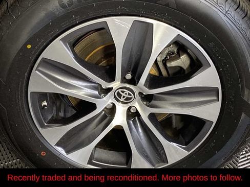 Used 2023 Toyota Highlander XLE AWD/4WD image 28