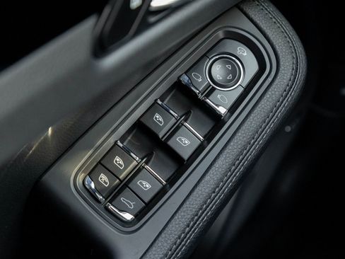 Certified 2026 Porsche Macan image 19