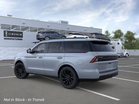 New 2026 Lincoln Navigator Reserve AWD/4WD image 4
