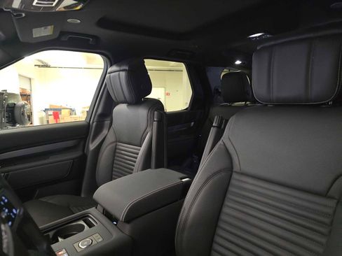 New 2025 Land Rover Discovery Dynamic SE image 21