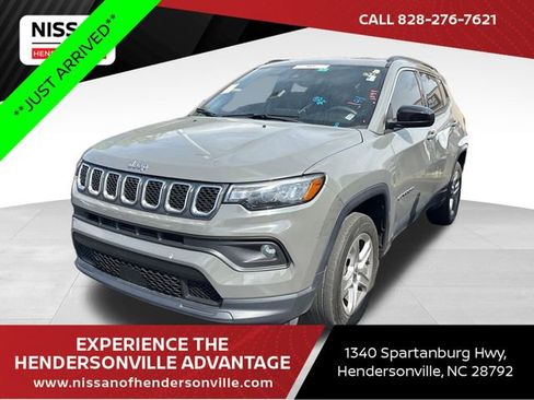 Used 2023 Jeep Compass Latitude AWD/4WD image 1