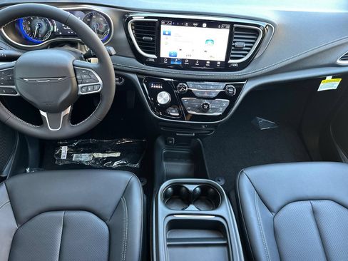 New 2027 Chrysler Pacifica Select FWD image 12