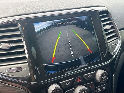 Used 2022 Jeep Grand Cherokee Limited image 14