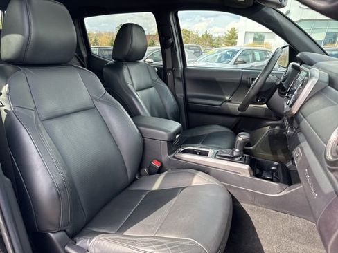 Used 2021 Toyota Tacoma Limited image 28