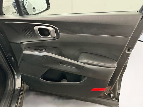 Used 2024 Kia Sorento S image 34