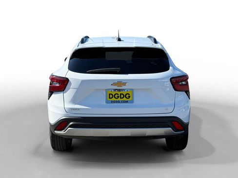 Used 2024 Chevrolet Trax LT FWD image 4