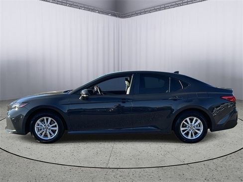 Used 2025 Toyota Camry LE image 3
