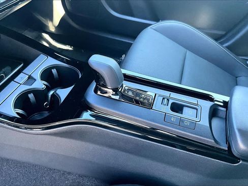Used 2024 Toyota Prius XLE FWD image 16