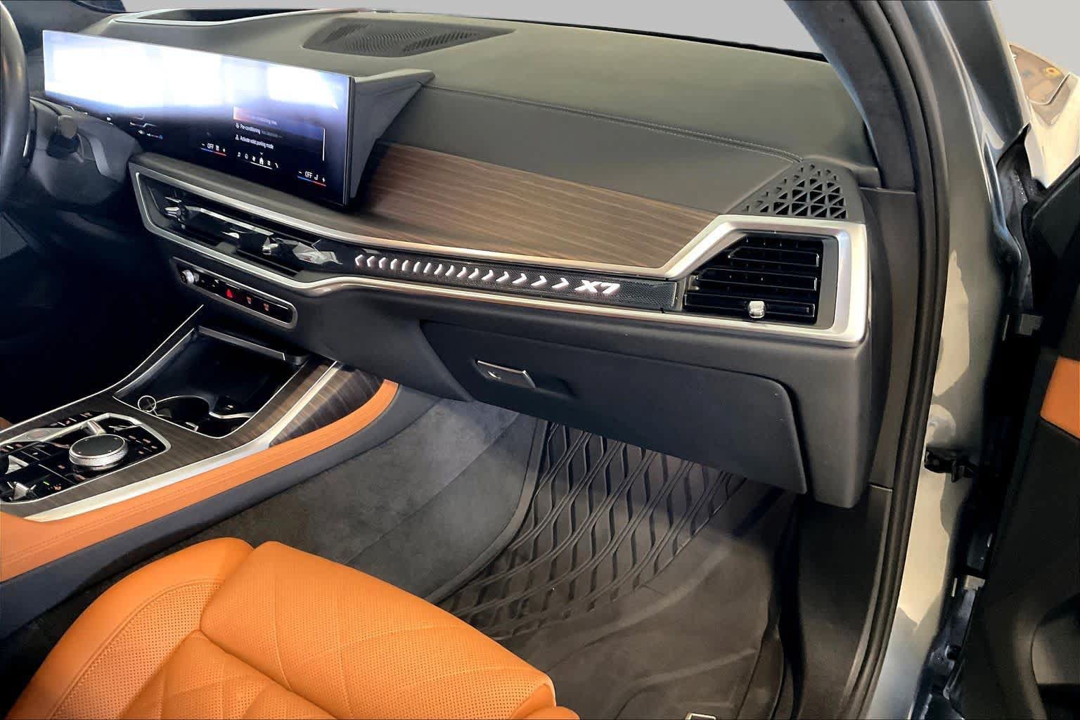 Used 2024 BMW X7 xDrive40i w/ M Sport Package AWD/4WD image 17