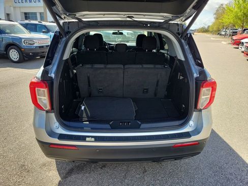 Used 2024 Ford Explorer XLT image 10