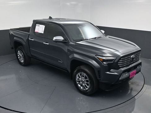 Used 2025 Toyota Tacoma Limited image 15